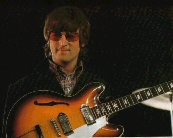 John-Lennon-1966-the-beatles-7756185-573-457